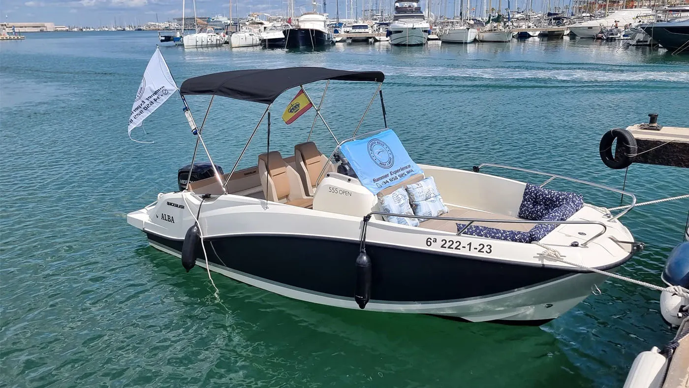 Disfruta del alquiler de barcos en Dénia y Jávea con Náutica Diamond Boat y explora las calas y costas más espectaculares del Mediterráneo.