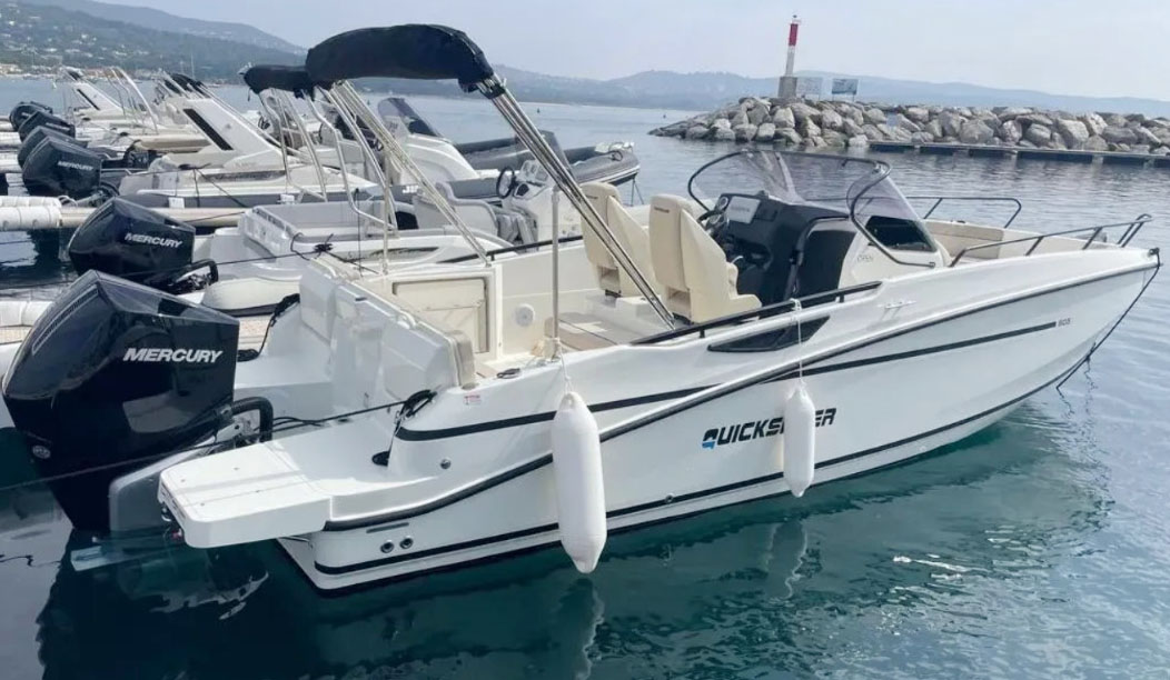 Alquiler de barco Paula en Dénia navegando por el mar Mediterráneo