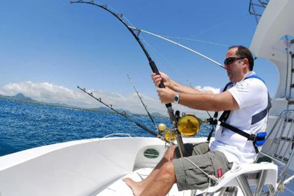 Pesca deportiva en Dénia y Jávea con Náutica Diamond Boat: guía completa para disfrutar del Mediterráneo